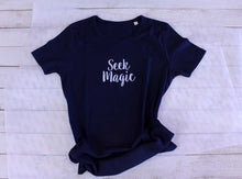 Cargar imagen en el visor de la galería, Silkiss T-Shirt Organic Cotton &quot;Seek Magic&quot;
