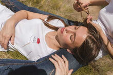 Cargar imagen en el visor de la galería, Silkiss T-Shirt Organic Cotton "Every Rose has its Thorn"