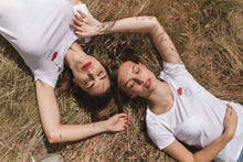 Cargar imagen en el visor de la galería, Silkiss T-Shirt Organic Cotton "Every Rose has its Thorn"