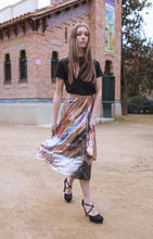 Cargar imagen en el visor de la galería, Silkiss - Brown Stripes Laminate Skirt
